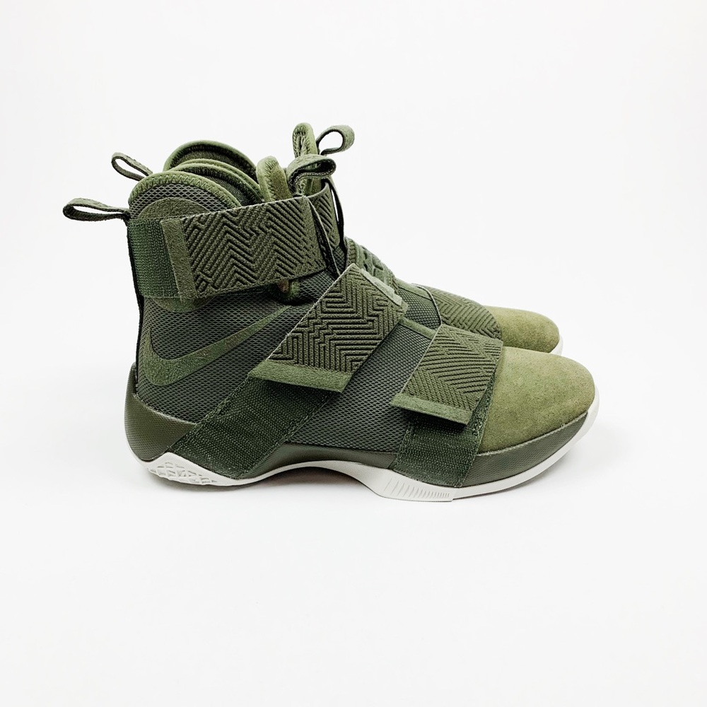 Nike Lebron Soldier 10 (Size 8)